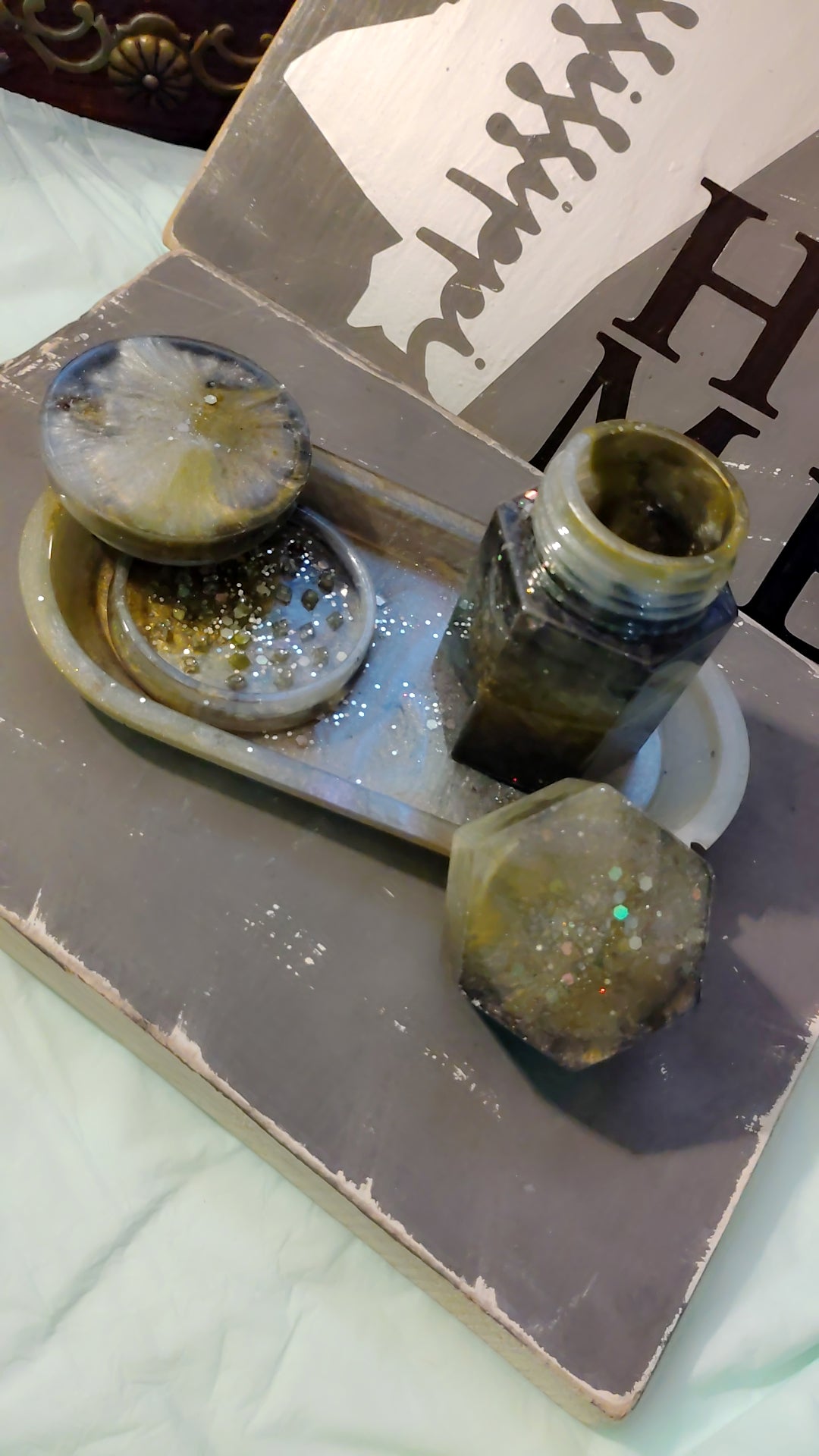 Spice grinder, jar and tray sets