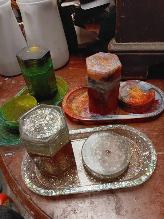 Spice grinder, jar and tray sets